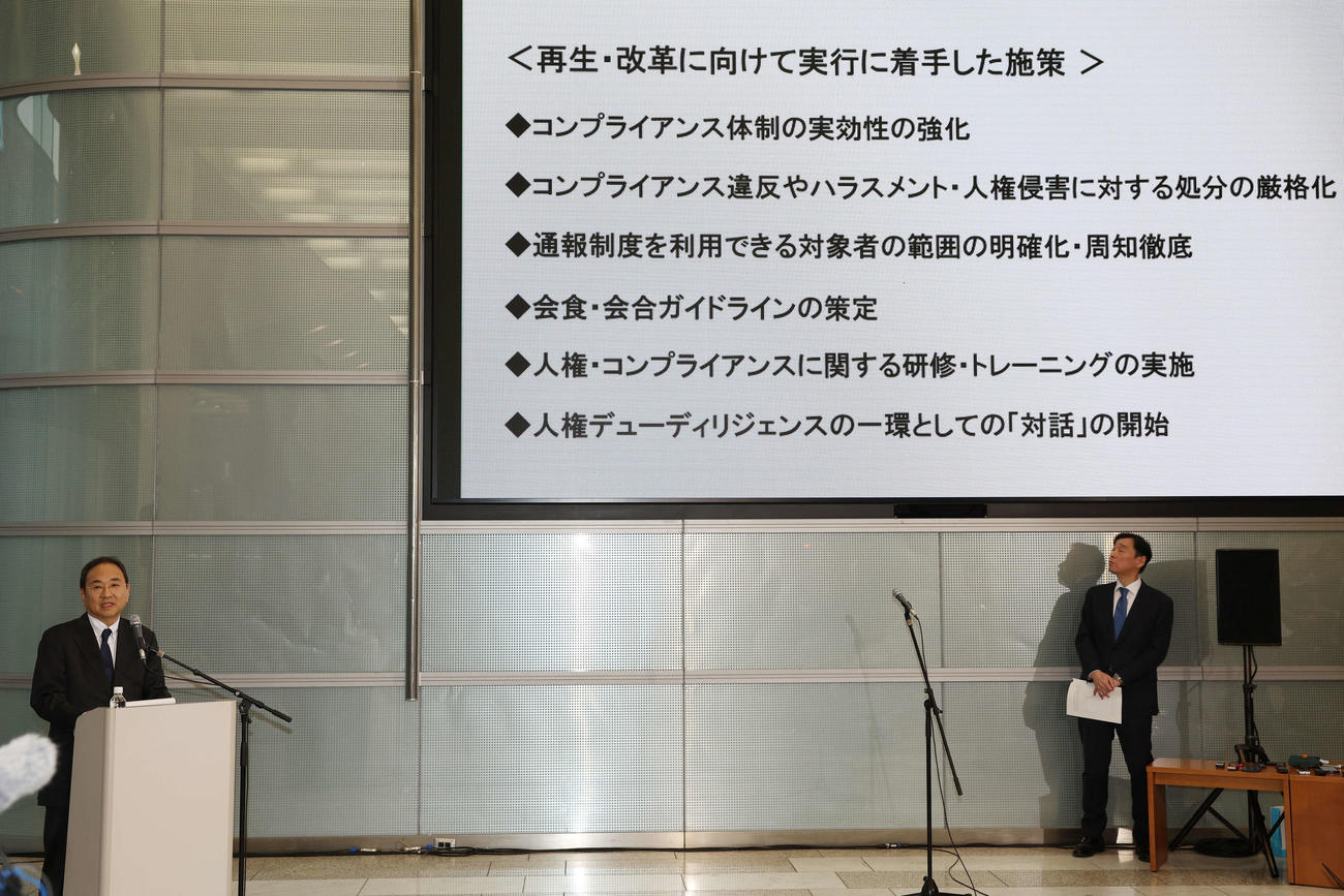 会見に臨むフジテレビ清水賢治社長（撮影・宮地輝）