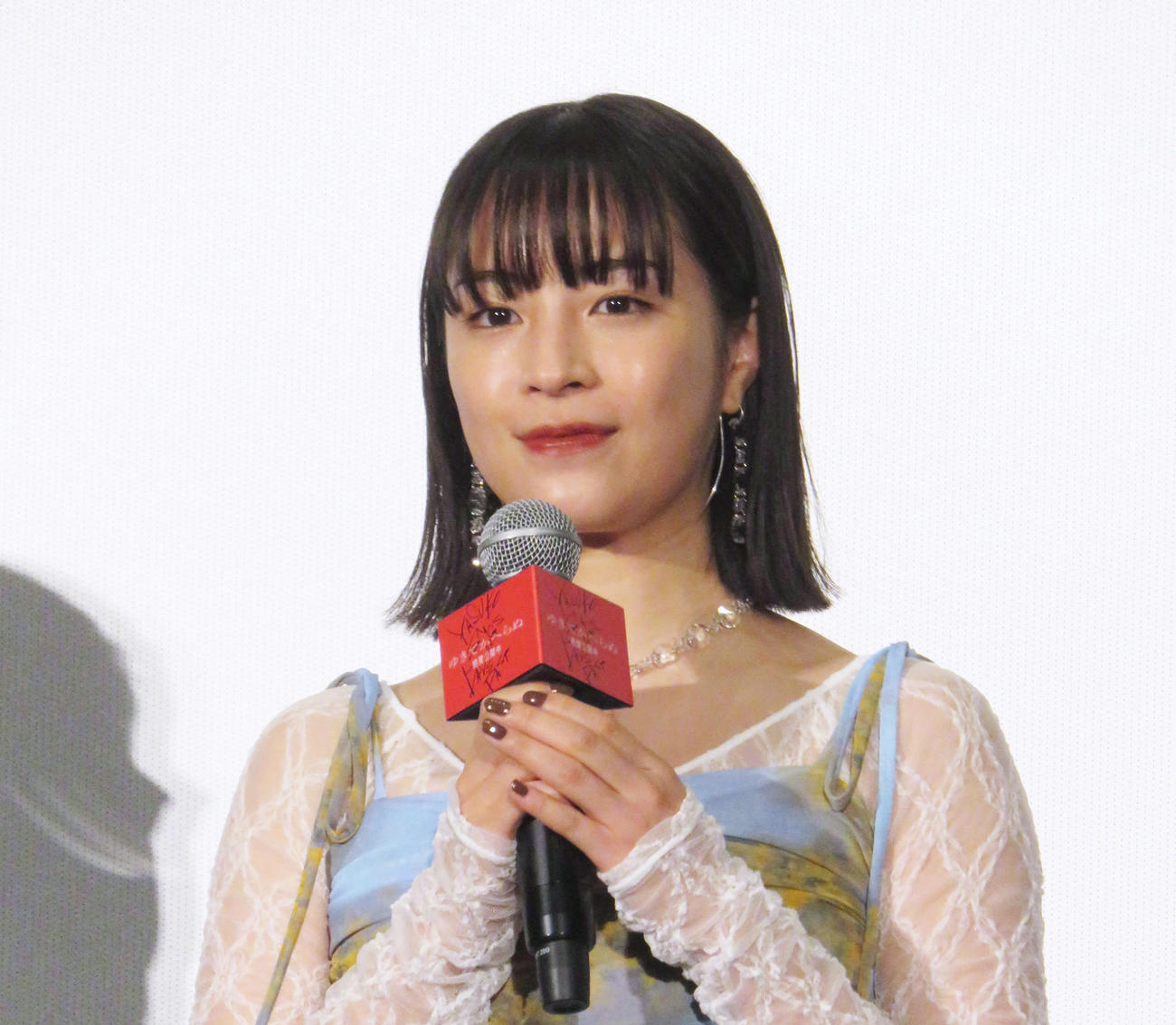 映画「ゆきてかへらぬ」公開御礼舞台あいさつに登壇した広瀬すず