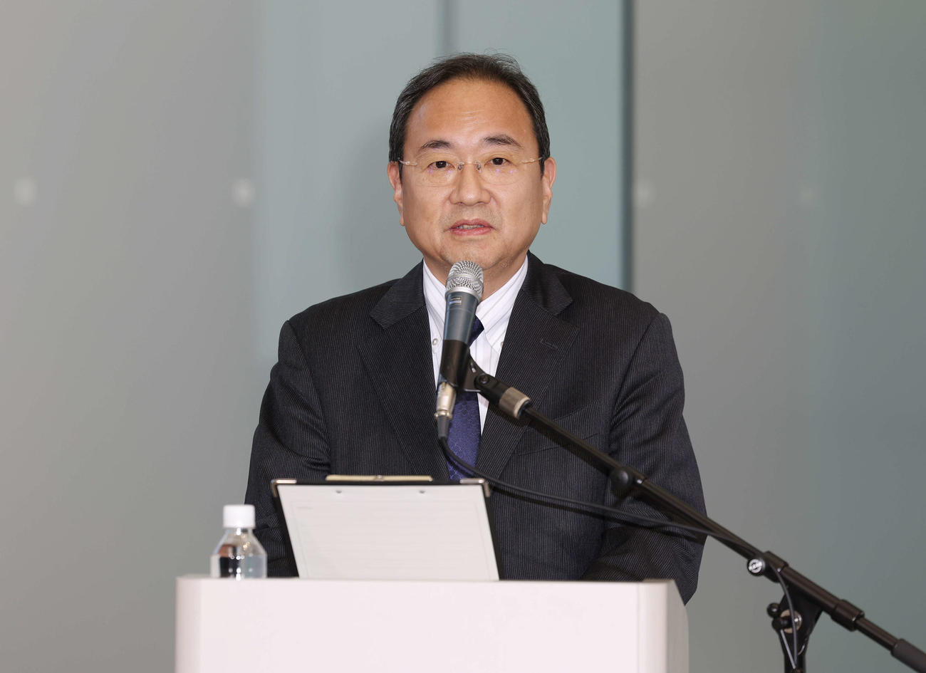 会見に臨むフジテレビ清水賢治社長（撮影・宮地輝）