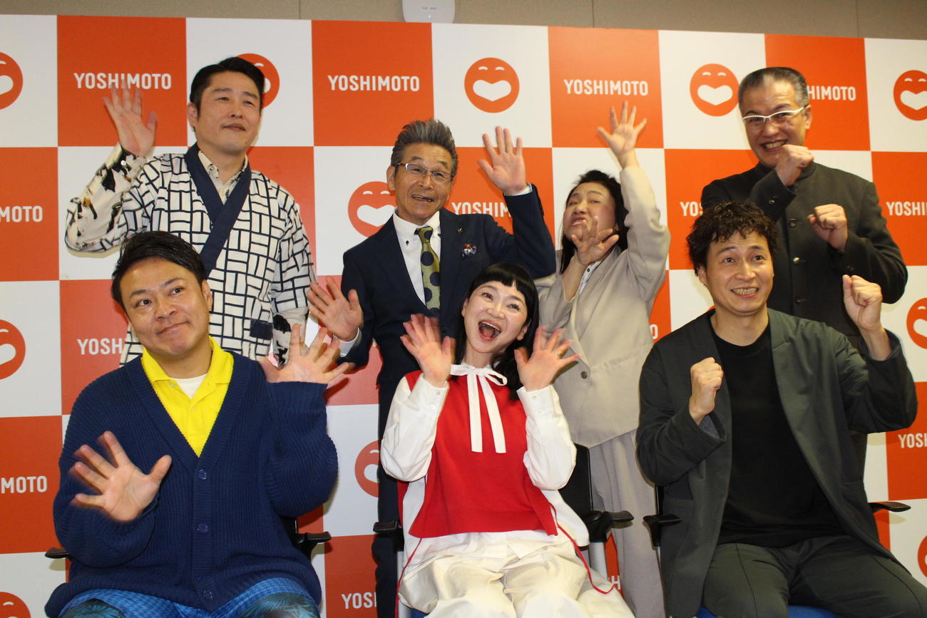 後列左から千葉公平、間寛平GM、島田珠代、平山昌雄。前列左から高井俊彦、未知やすえ、高関優