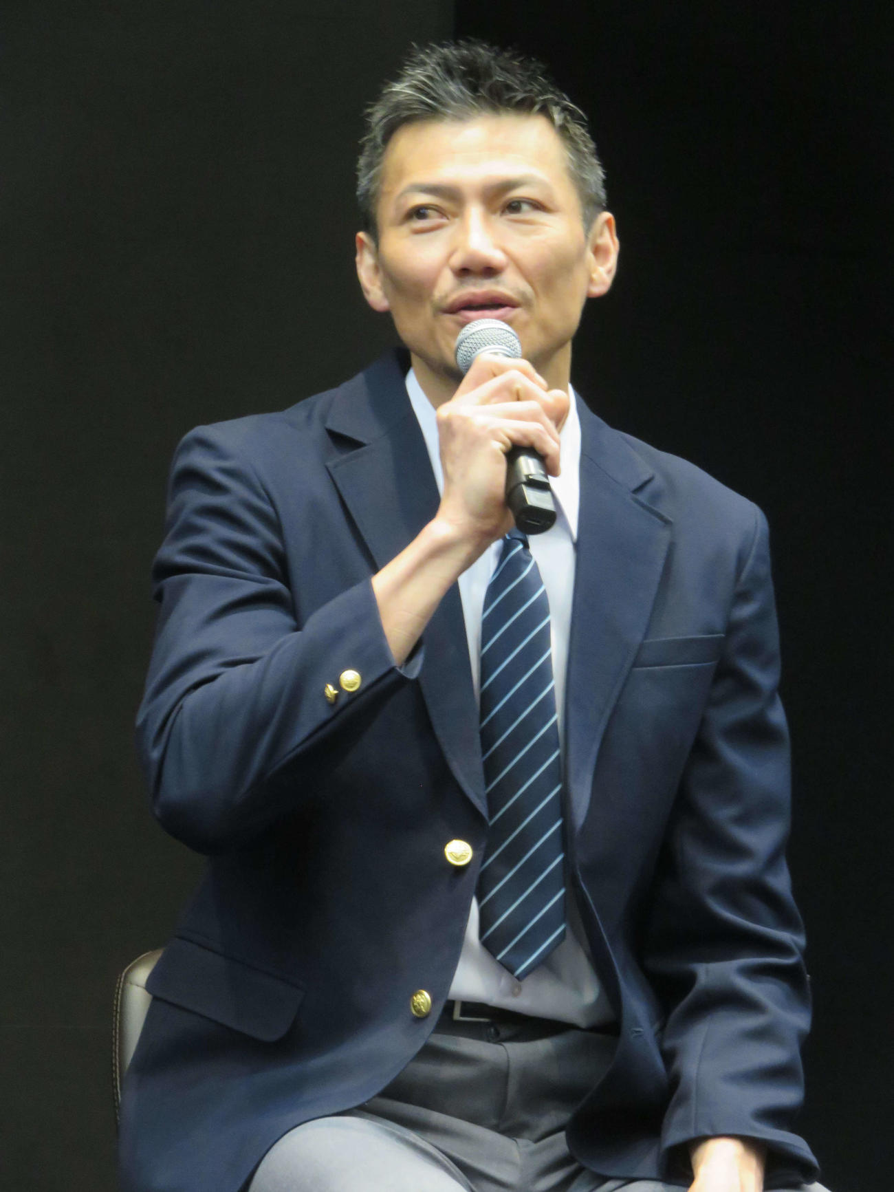 純烈3月卒業の岩永洋昭「芝居もくそもなかった」ドラマで本人役 メンバーから惜別コメントも - ドラマ写真ニュース : 日刊スポーツ