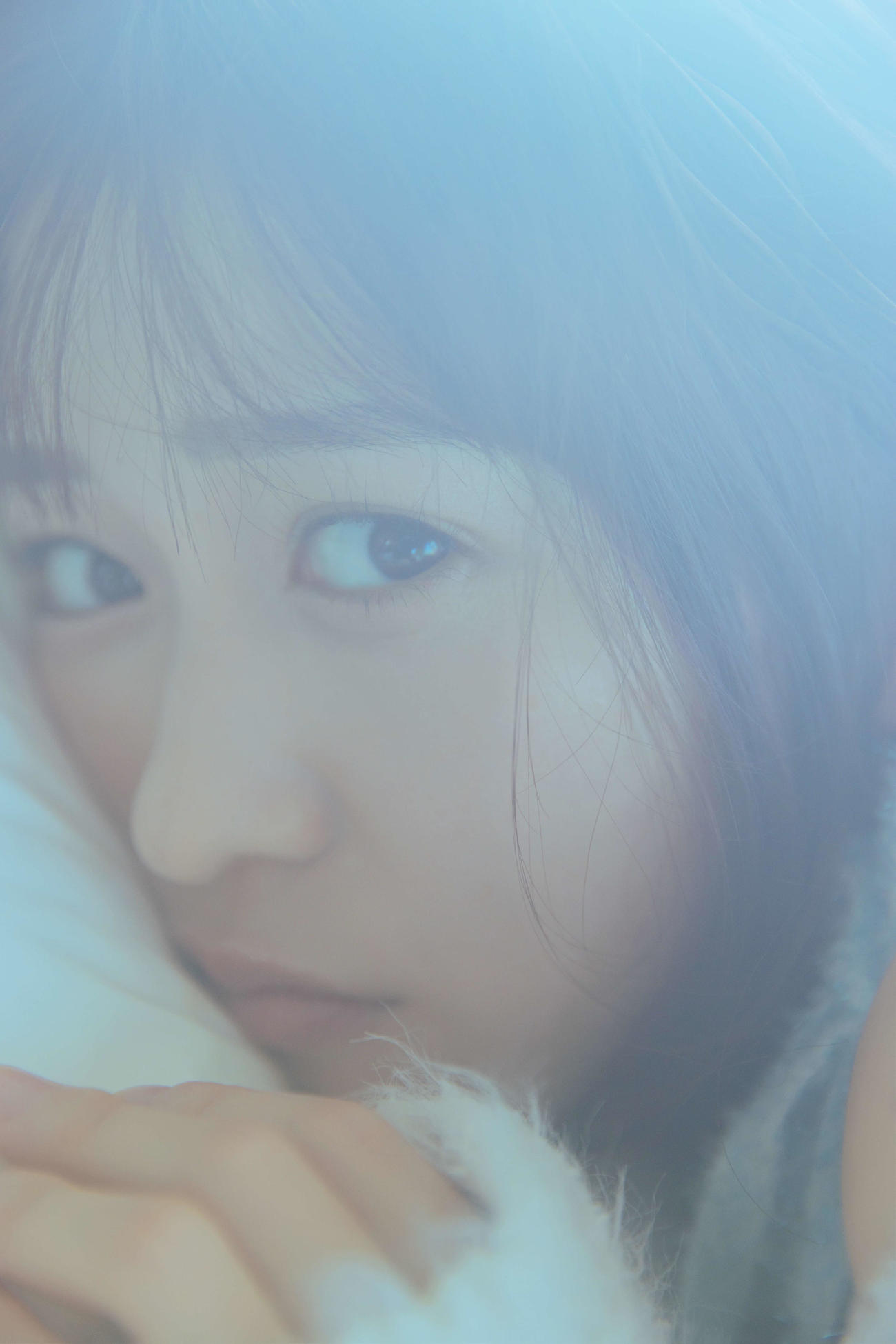 小泉遥香ファースト写真集「はるのとなり。」より”はるのとなり”気分を味わえる朝シチュエーションのカット