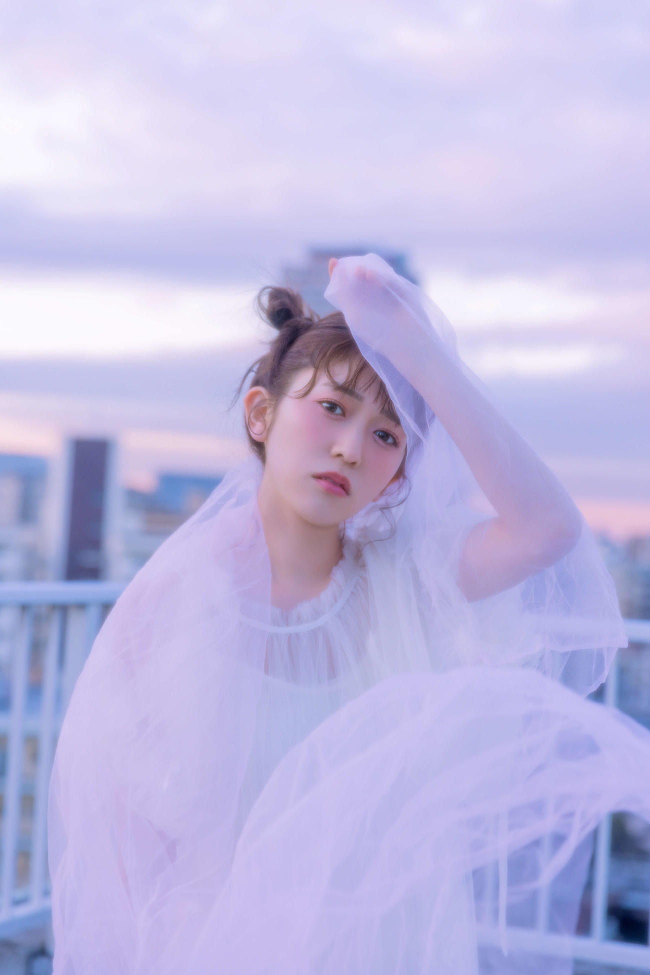 小泉遥香ファースト写真集「はるのとなり。」よりアイドルらしいチュール衣装を身に纏ったカット