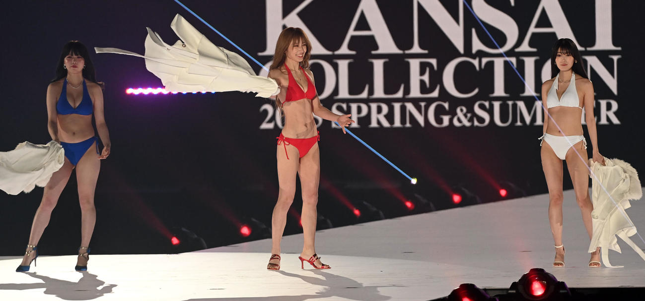 KANSAI COLLECTIONS／Sに出演した左から塩見きら、熊田曜子、村雨芙美（撮影・前岡正明）
