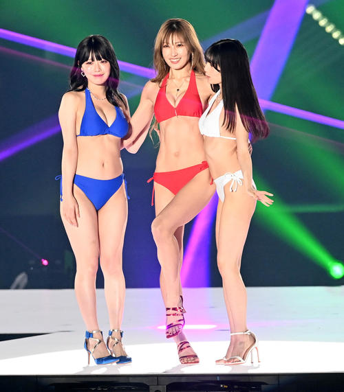 カンコレ】熊田曜子が恒例ビキニ姿「サラッと脱げました」塩見きら