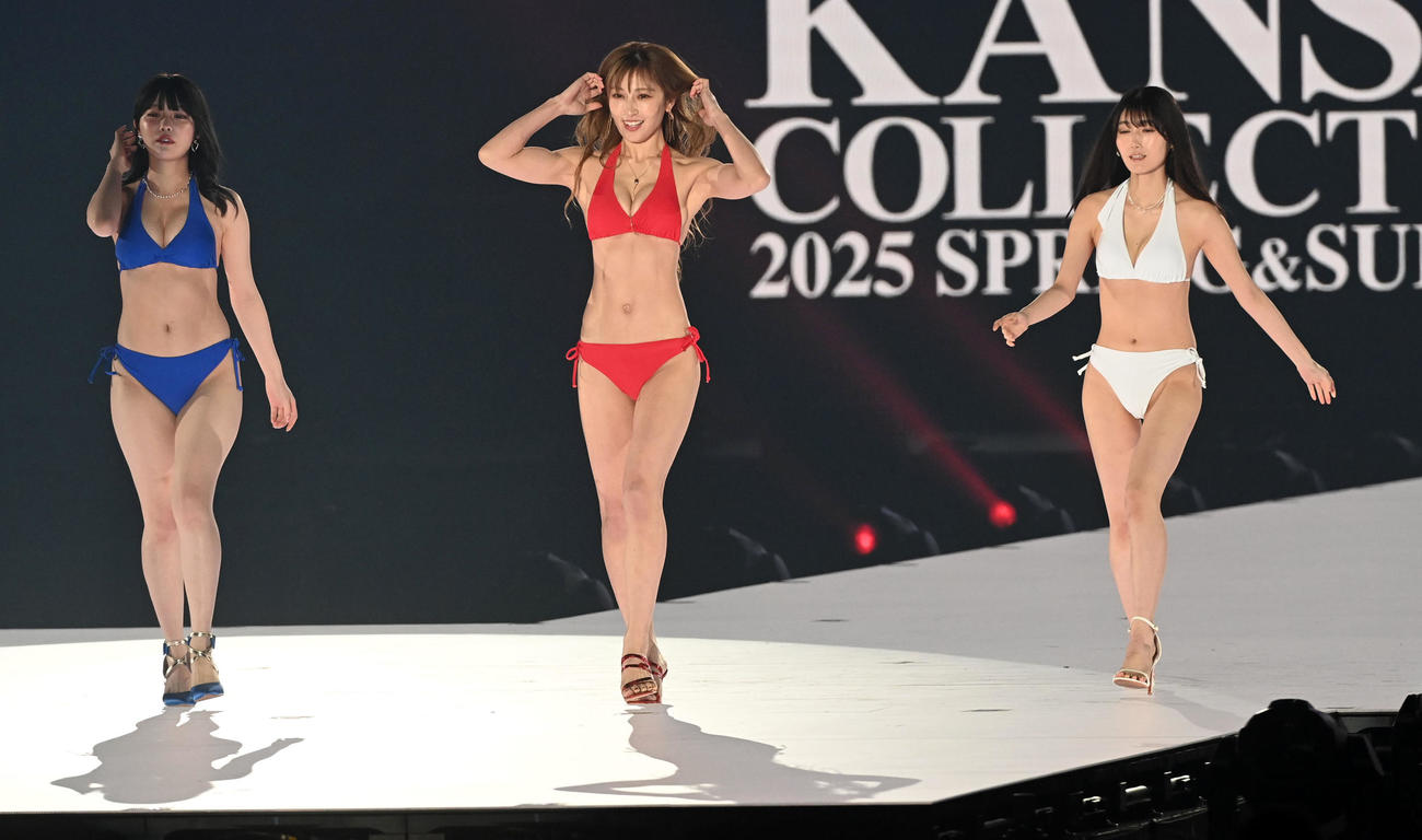 KANSAI COLLECTIONS／Sに出演した左から塩見きら、熊田曜子、村雨芙美（撮影・前岡正明）