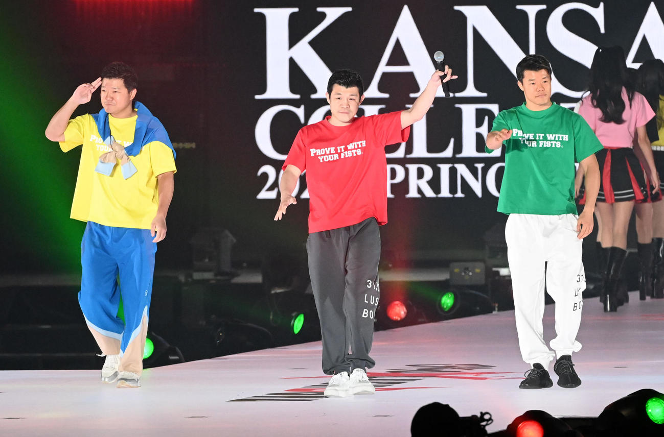 KANSAI COLLECTIONS／Sに出演した左から亀田和毅、亀田興毅、亀田大毅（撮影・前岡正明）
