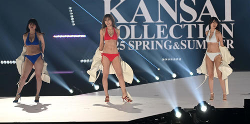 KANSAI COLLECTIONS/Sに出演した左から塩見きら、熊田曜子、村雨茉美(撮影・前岡正明)