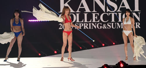 KANSAI COLLECTIONS/Sに出演した左から塩見きら、熊田曜子、村雨茉美(撮影・前岡正明)