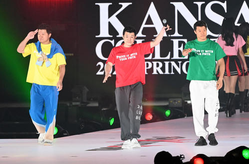 KANSAI COLLECTIONS/Sに出演した左から亀田和毅、亀田興毅、亀田大毅(撮影・前岡正明)