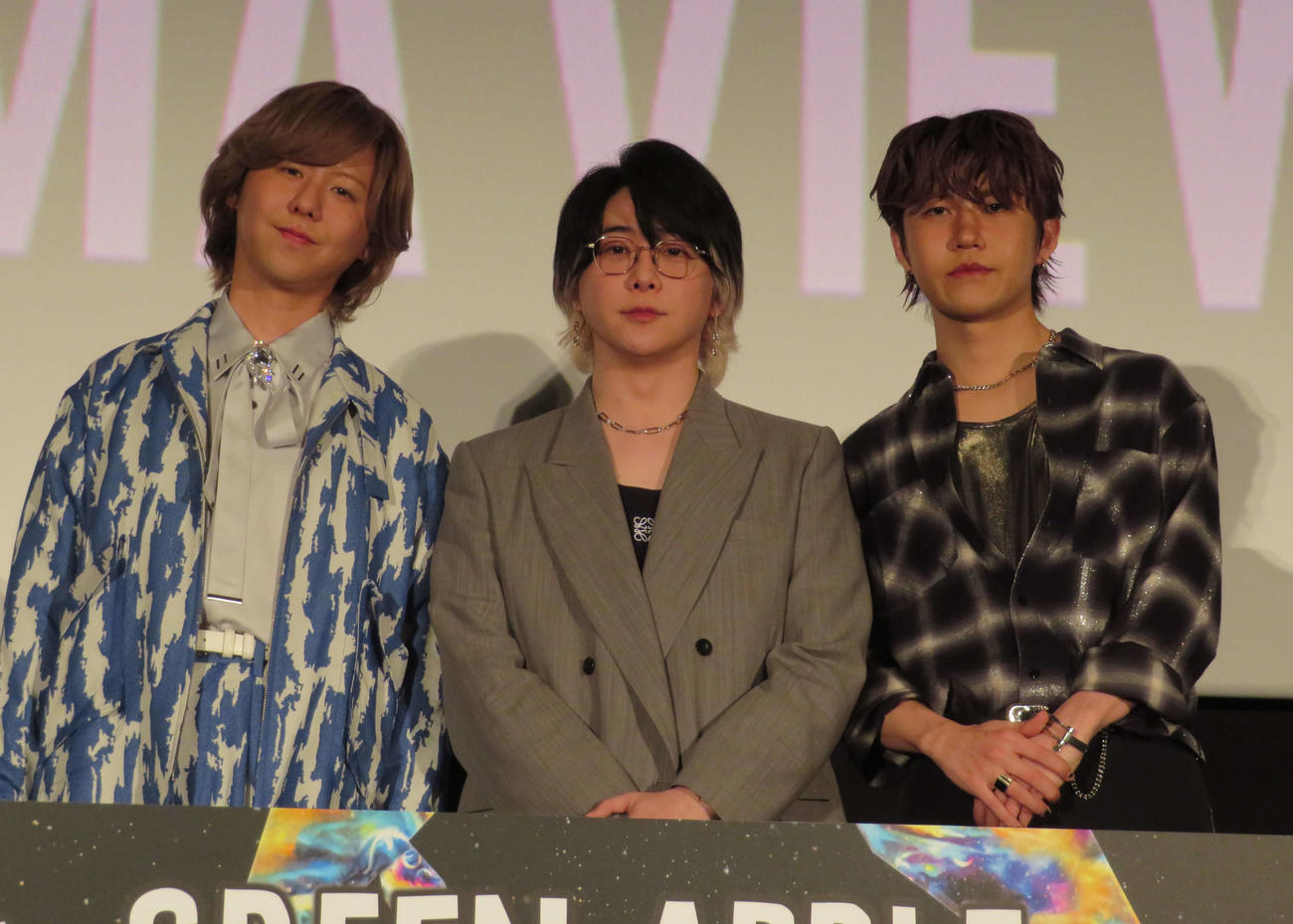 イベントに登壇したMrs. GREEN APPLE。左から藤澤涼架、大森元貴、若井滉斗