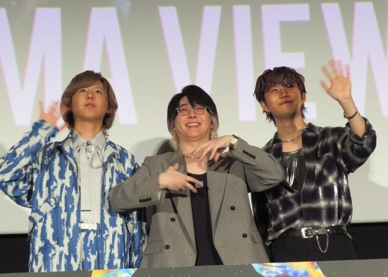 イベントに登壇したMrs. GREEN APPLE。左から藤澤涼架、大森元貴、若井滉斗