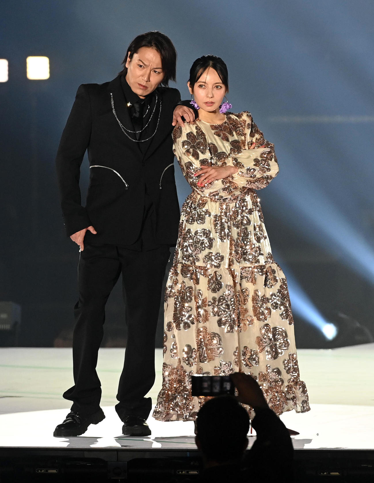 KANSAI COLLECTIONS／Sに出演した狩野英孝（左）とベッキー（撮影・前岡正明）