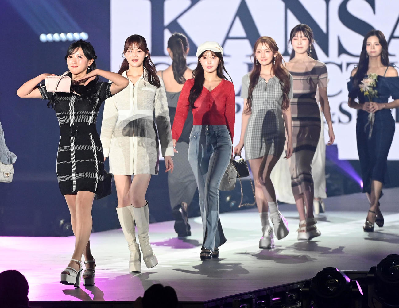KANSAI COLLECTIONS／Sに出演した臼井麗香（左）（撮影・前岡正明）
