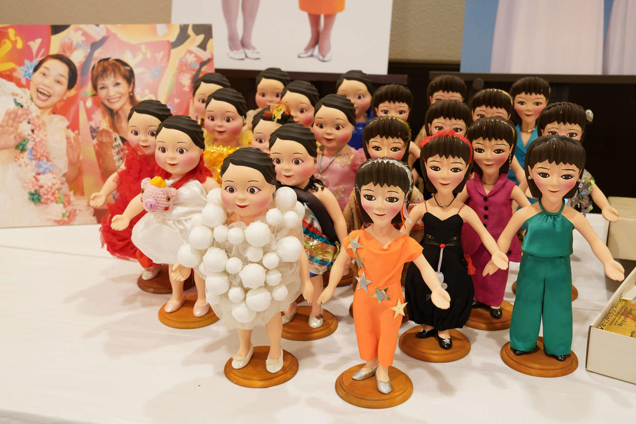 なんばグランド花月に展示された今いくよ・くるよさんの人形