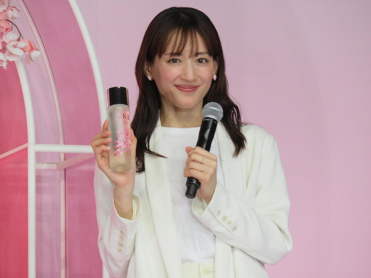 「SK－2 SAKURA Celebration」発表会に登壇した綾瀬はるか