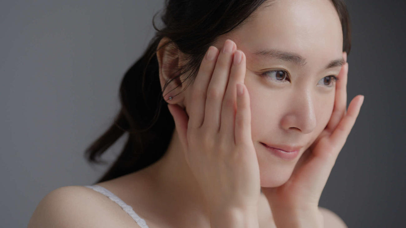 コーセー「薬用雪肌精」新テレビCM「ゆきわたれ、美白力。」篇に出演した新垣結衣
