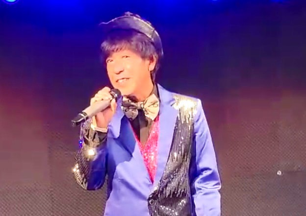熱唱する南雲一範