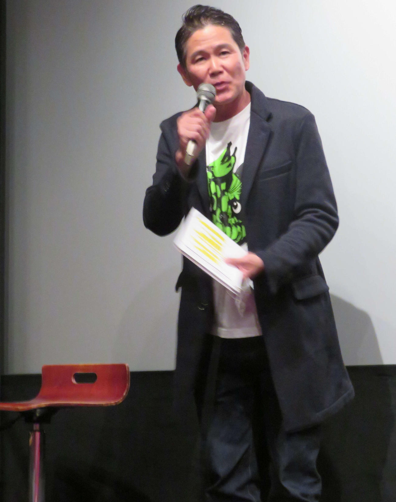 与那国町地域発信型映画「かでぃんま」完成記念上映会でMCを務めたガレッジセール川田広樹（撮影・村上幸将）