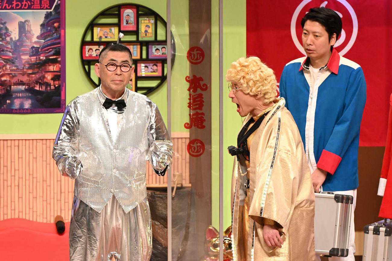 「大阪ほんわかテレビ」の公開収録に出演した、左から）桂南光、すっちー、藤崎マーケットトキ