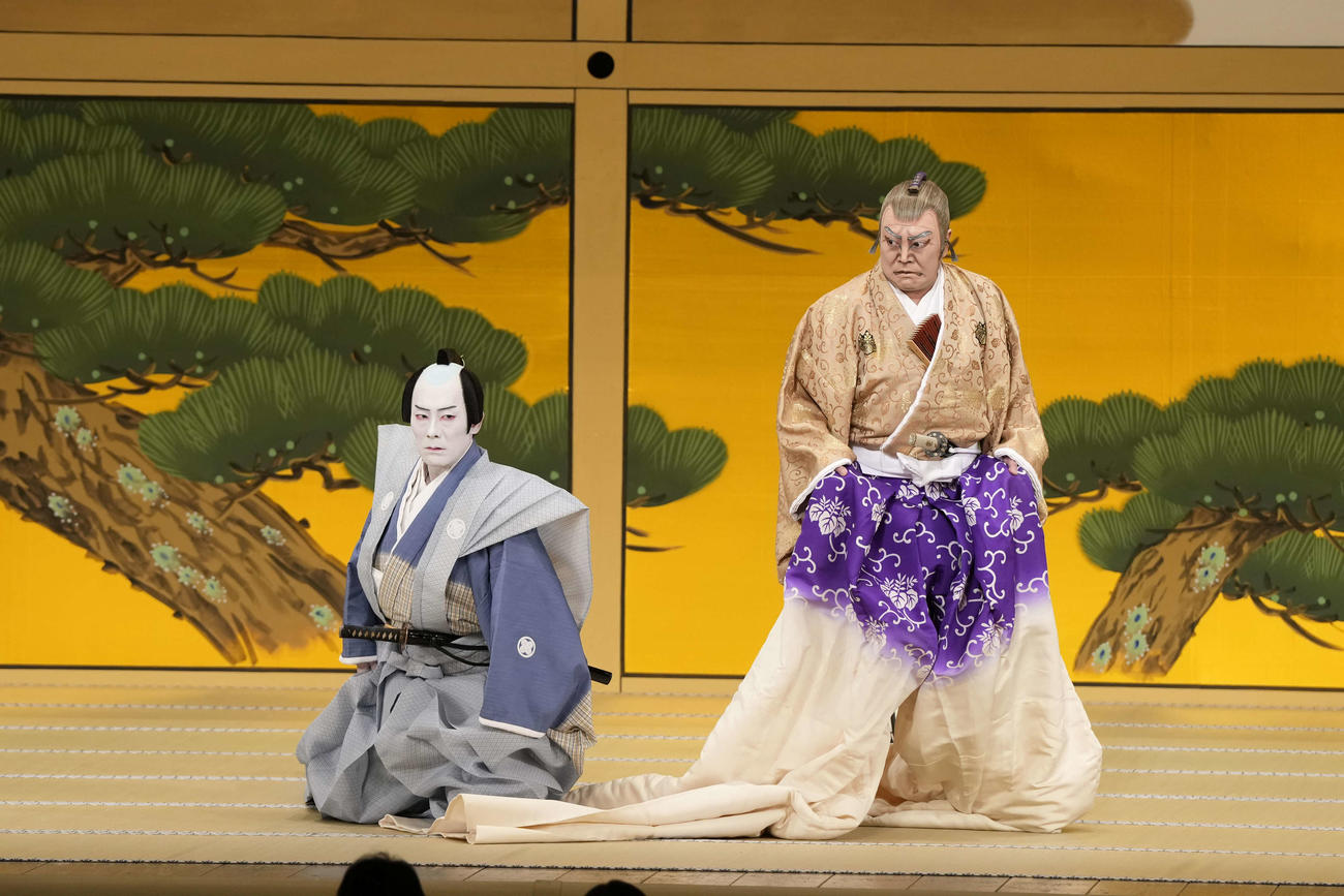 「通し狂言　仮名手本忠臣蔵」の「三段目」に出演する中村勘九郎（左）、尾上松緑（C）松竹