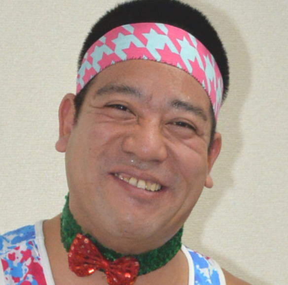 たんぽぽ白鳥久美子（右）と夫のチェリー吉武（2018年11月撮影）
