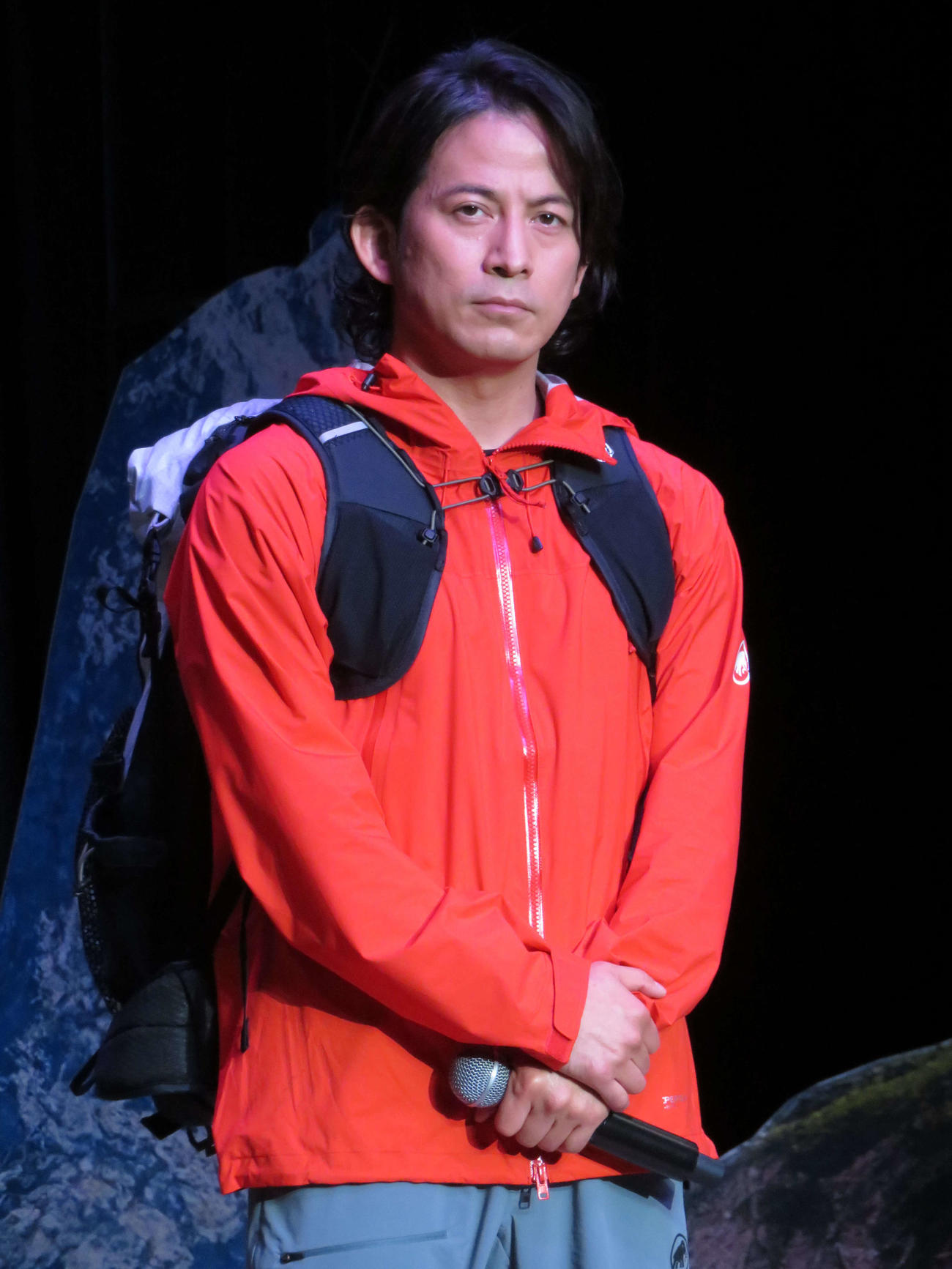 マムート2025年春夏コレクション発表会に登場した岡田准一（撮影・村上幸将）