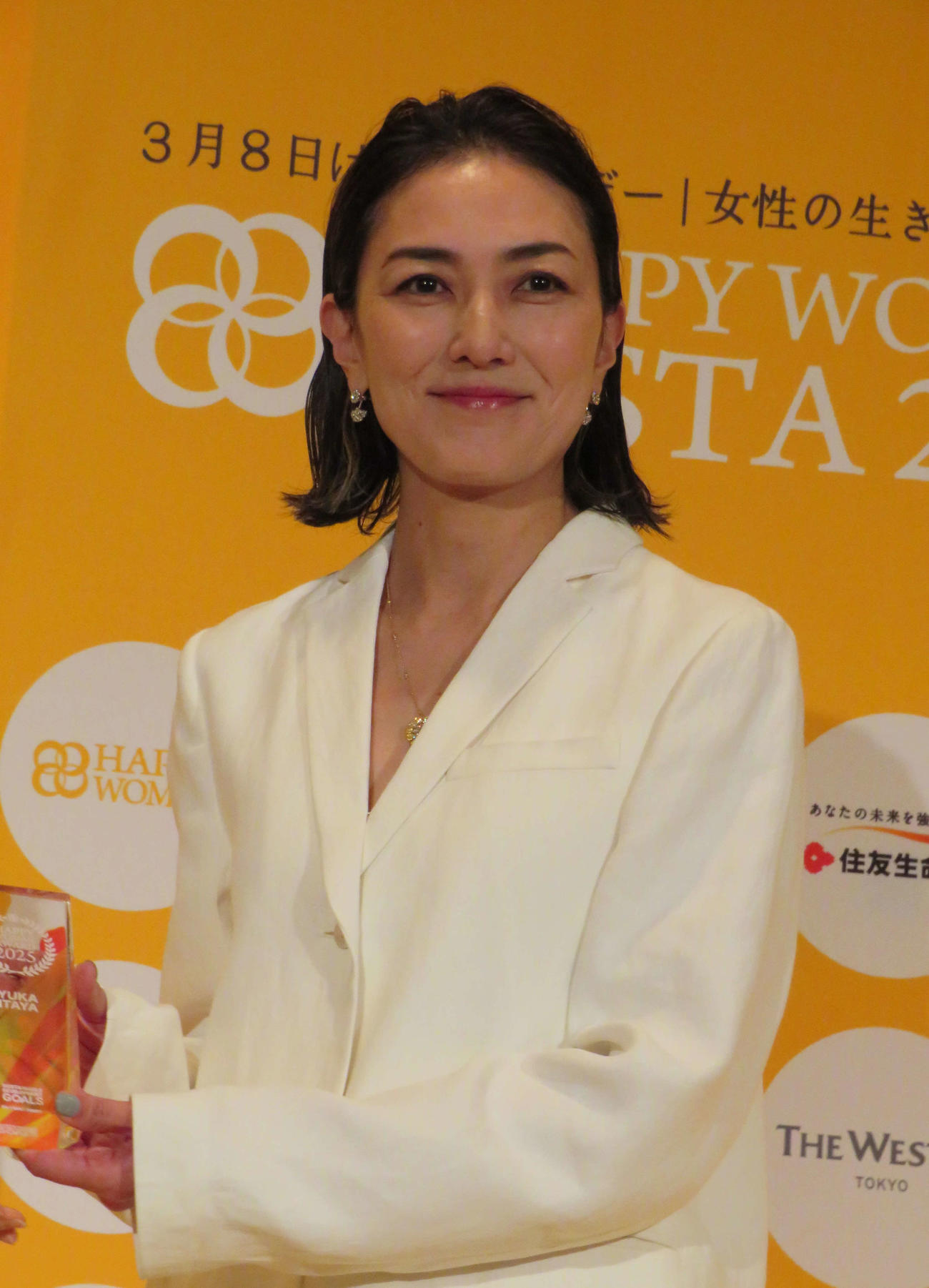 「国際女性デー表彰式／HAPPY WOMAN AWARD 2025 for SDGs」のHAPPY WOMAN賞個人部門で表彰された板谷由夏
