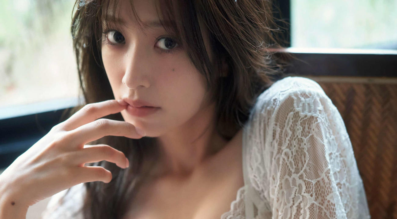 日向坂46佐々木久美ファースト写真集の先行カット（藤原宏氏撮影）
