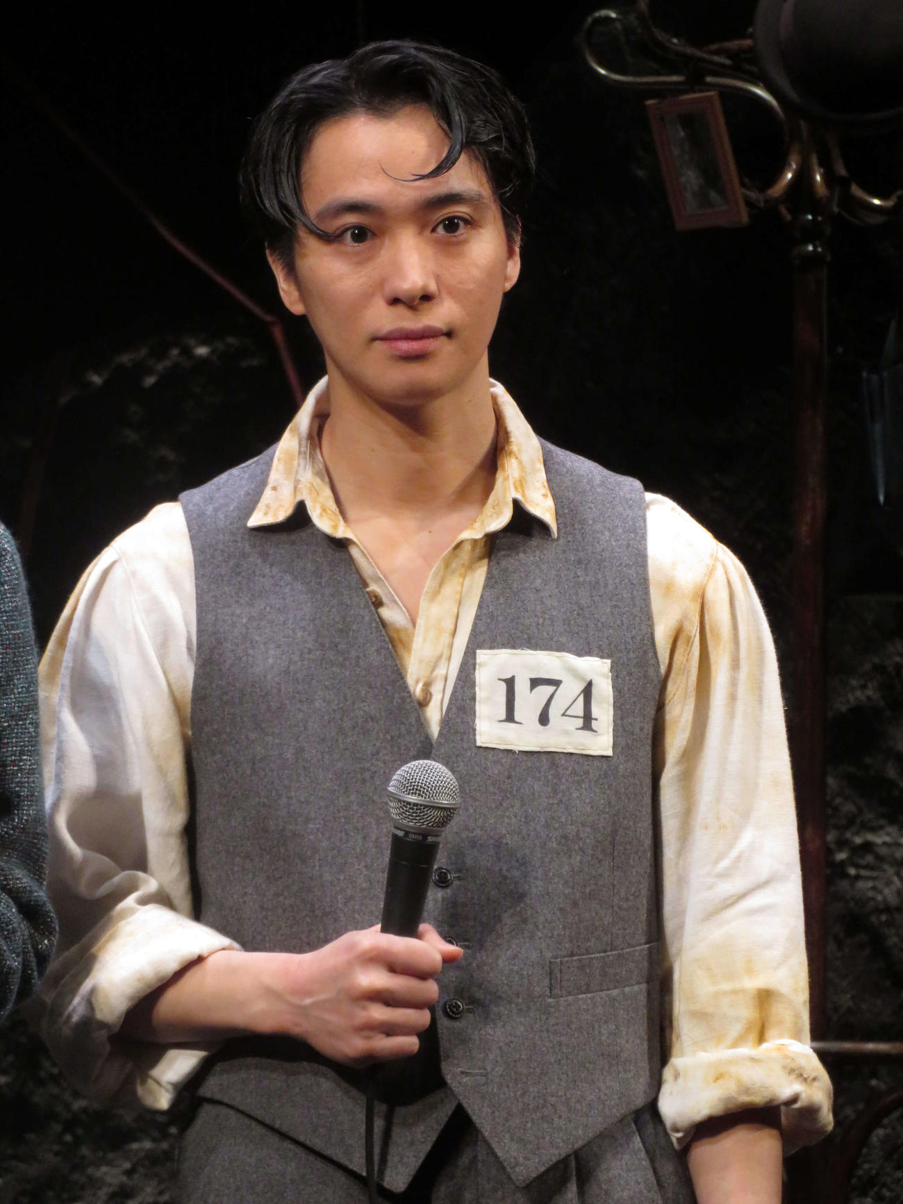 舞台「真夜中に起こった出来事」囲み取材に出席した戸塚祥太