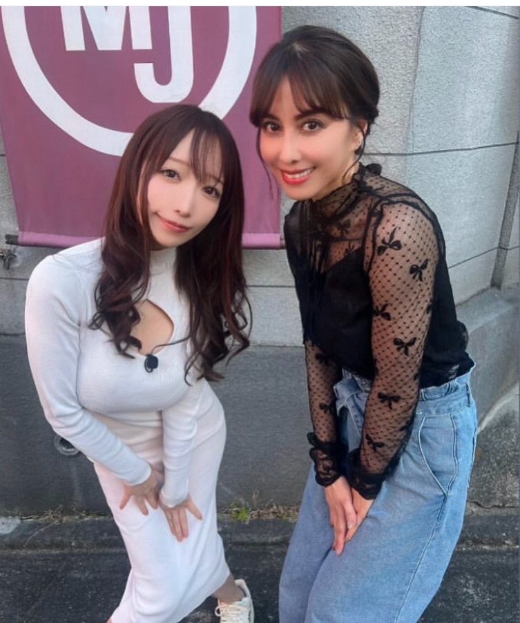 清水あいり（左）と西本はるか　清水あいりインスタグラムより