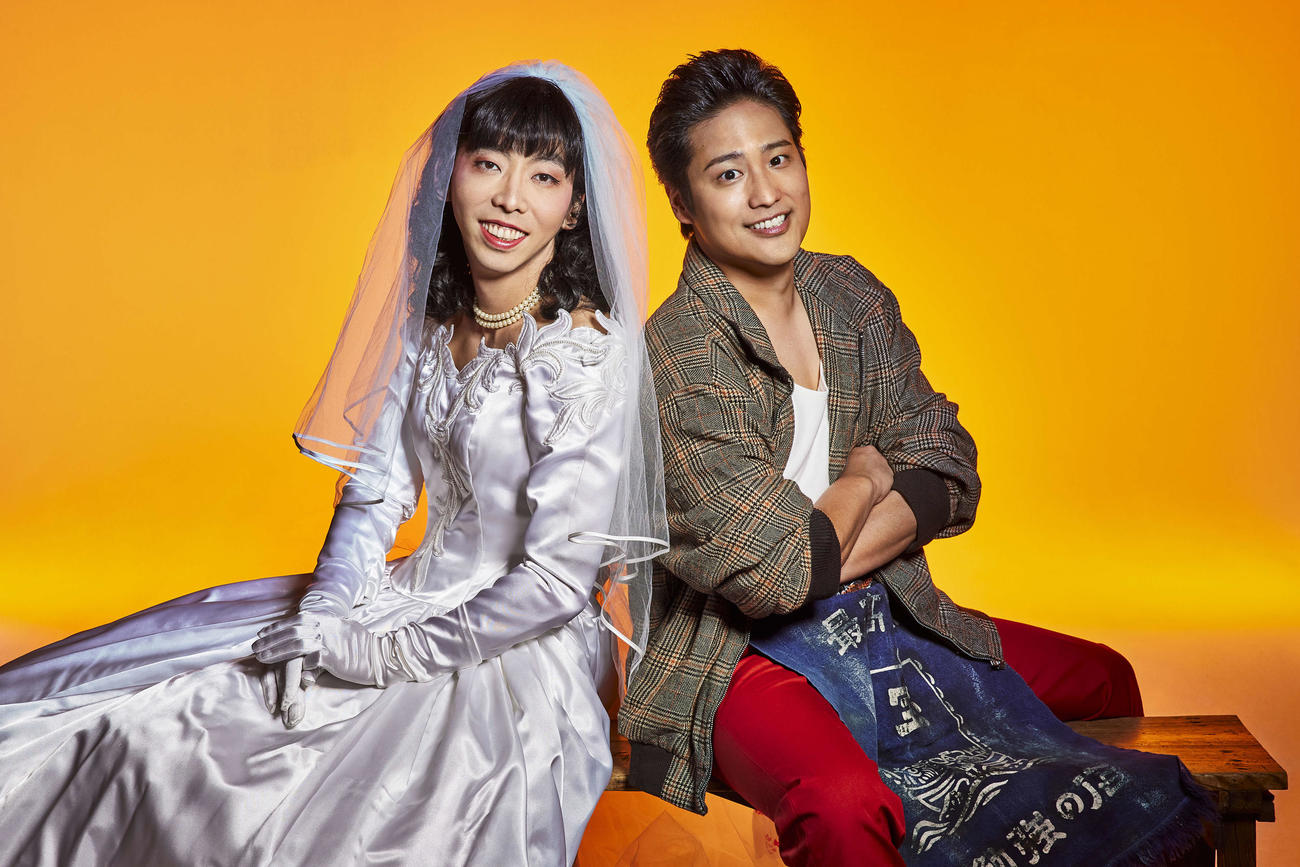 「泣くロミオと怒るジュリエット2025」でジュリエットを演じる柄本時生（左）とロミオを演じる桐山照史