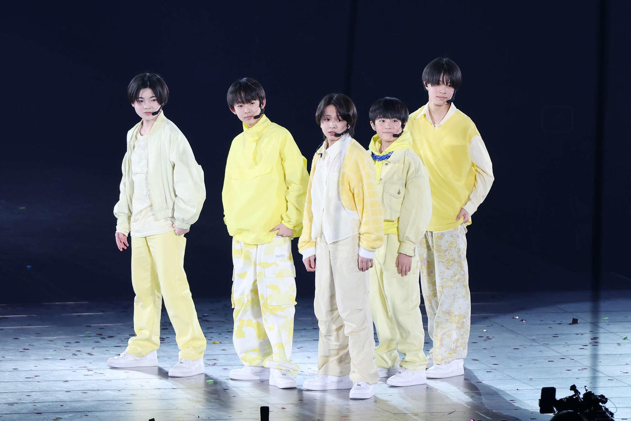 「to HEROes　～TOBE 2nd Super Live～」でパフォーマンスするwink first（撮影・宮地輝）