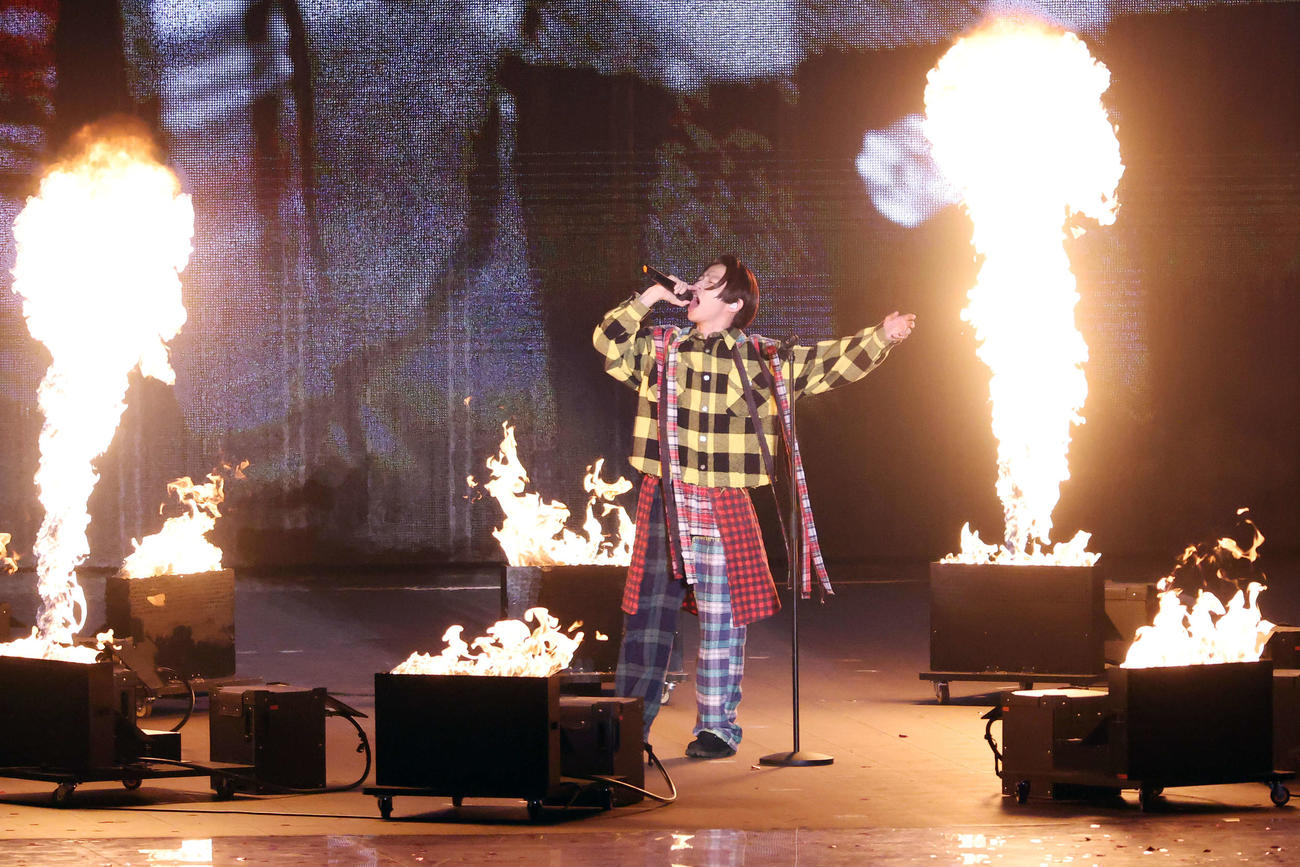 「to HEROes　～TOBE 2nd Super Live～」でパフォーマンスする三宅健（撮影・宮地輝）