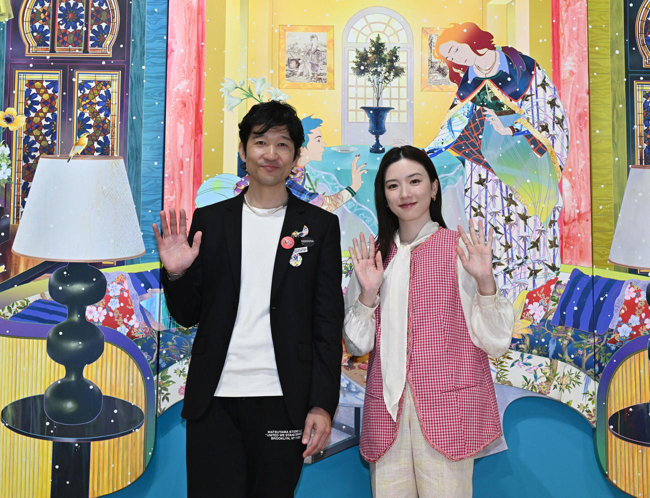 「松山智一展」オープニングセレモニーに登場した永野芽郁（右）と松山智一さん（撮影・千葉一成）
