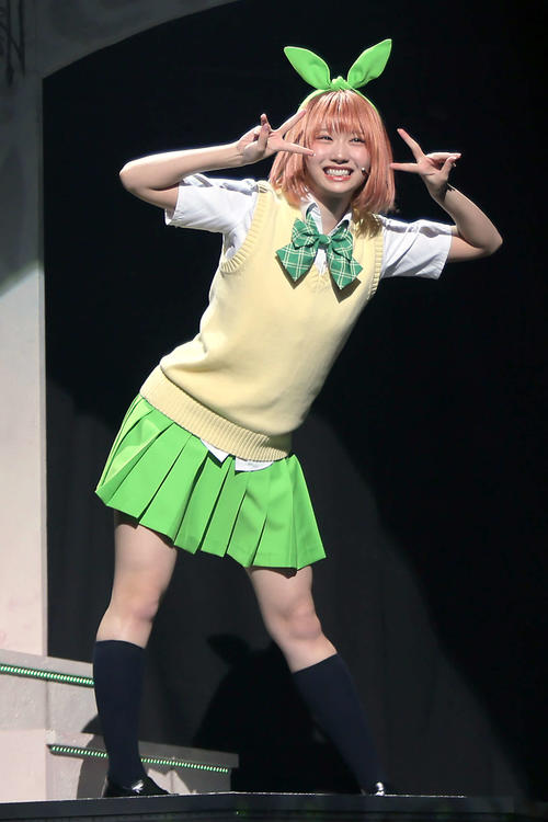 日向坂46四期生出演の舞台「五等分の花嫁」開幕 ヒロインの五つ子を歌