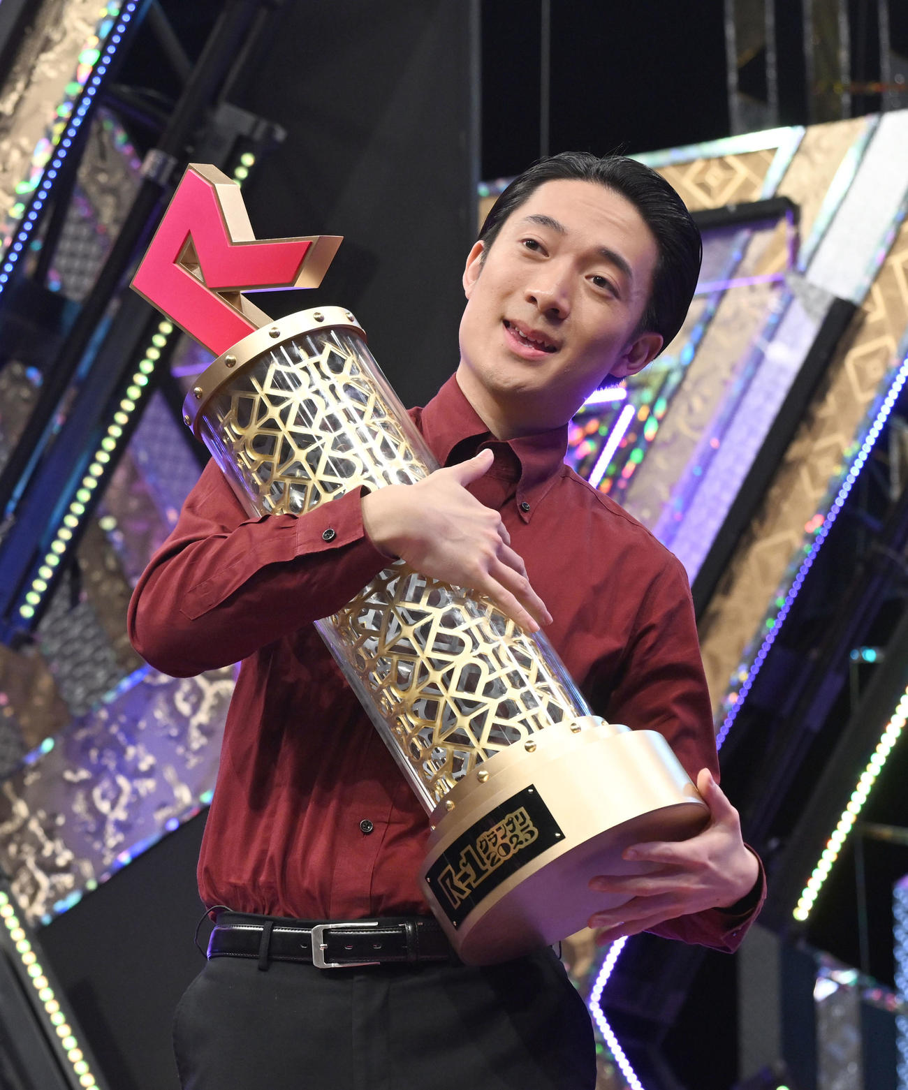「R－1グランプリ2025」でファイナルステージを勝ち抜き優勝した友田オレ（撮影・千葉一成）