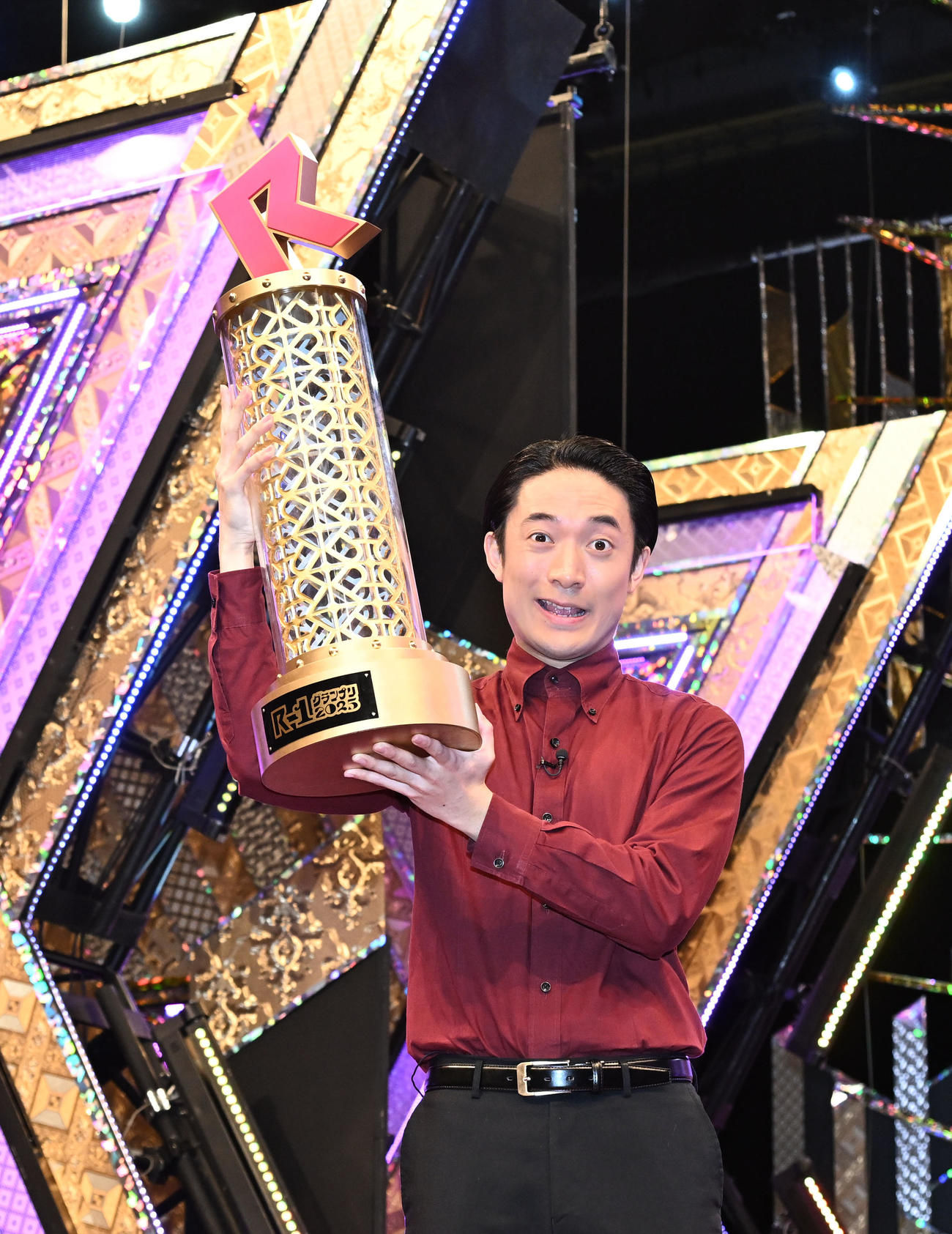 「R－1グランプリ2025」でファイナルステージを勝ち抜き優勝した友田オレ（撮影・千葉一成）