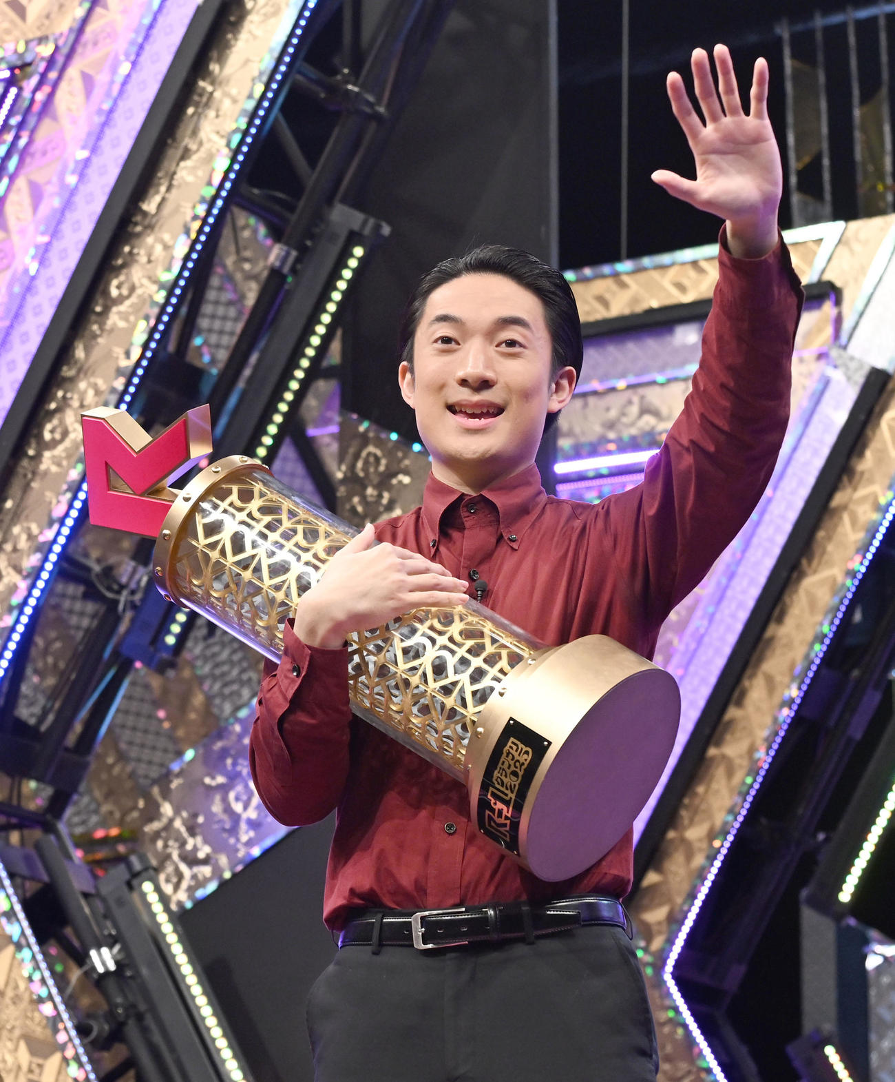 「R－1グランプリ2025」でファイナルステージを勝ち抜き優勝した友田オレ（撮影・千葉一成）