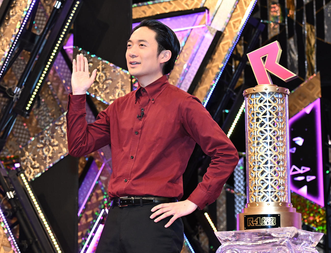 「R－1グランプリ2025」でファイナルステージを勝ち抜き優勝した友田オレ（撮影・千葉一成）
