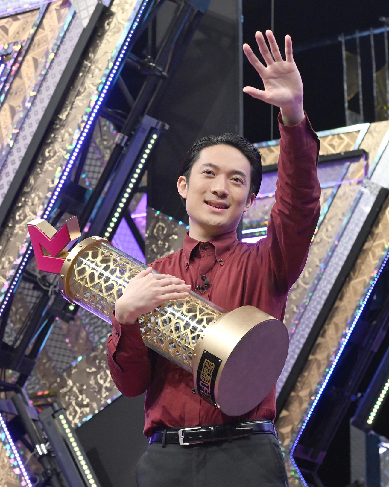 「R－1グランプリ2025」でファイナルステージを勝ち抜き優勝した友田オレ（撮影・千葉一成）