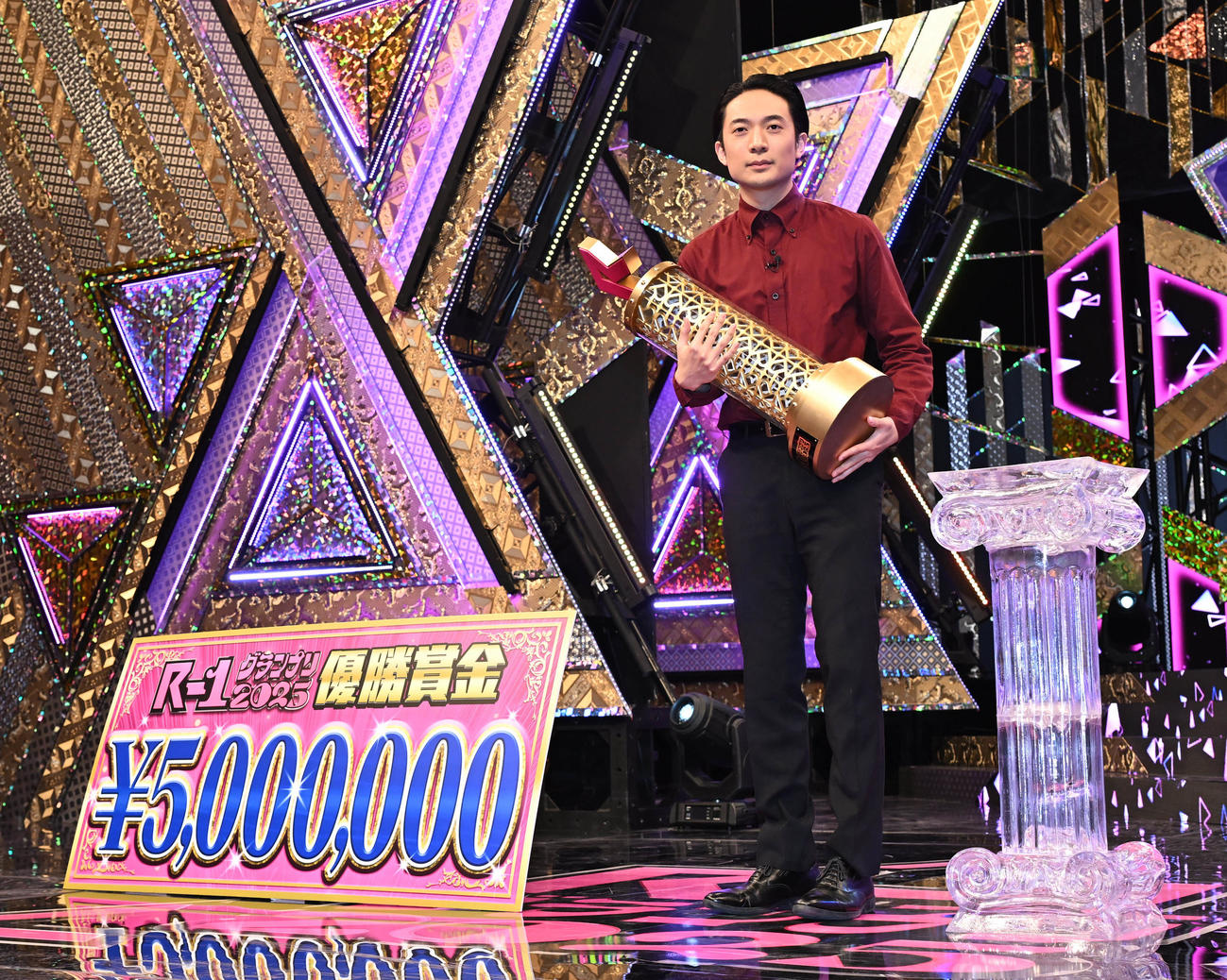 「R－1グランプリ2025」でファイナルステージを勝ち抜き優勝した友田オレ（撮影・千葉一成）
