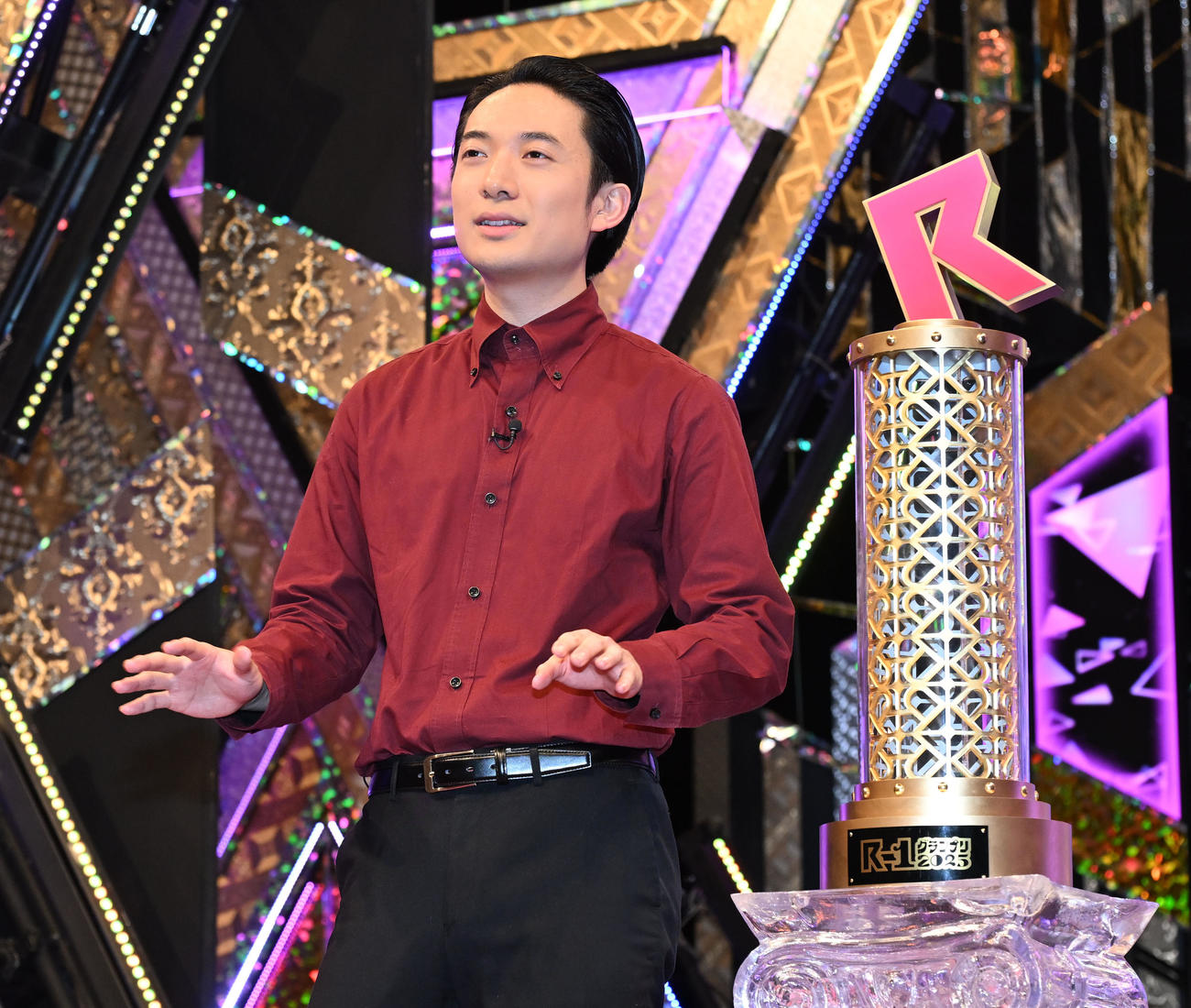 「R－1グランプリ2025」でファイナルステージを勝ち抜き優勝した友田オレ（撮影・千葉一成）