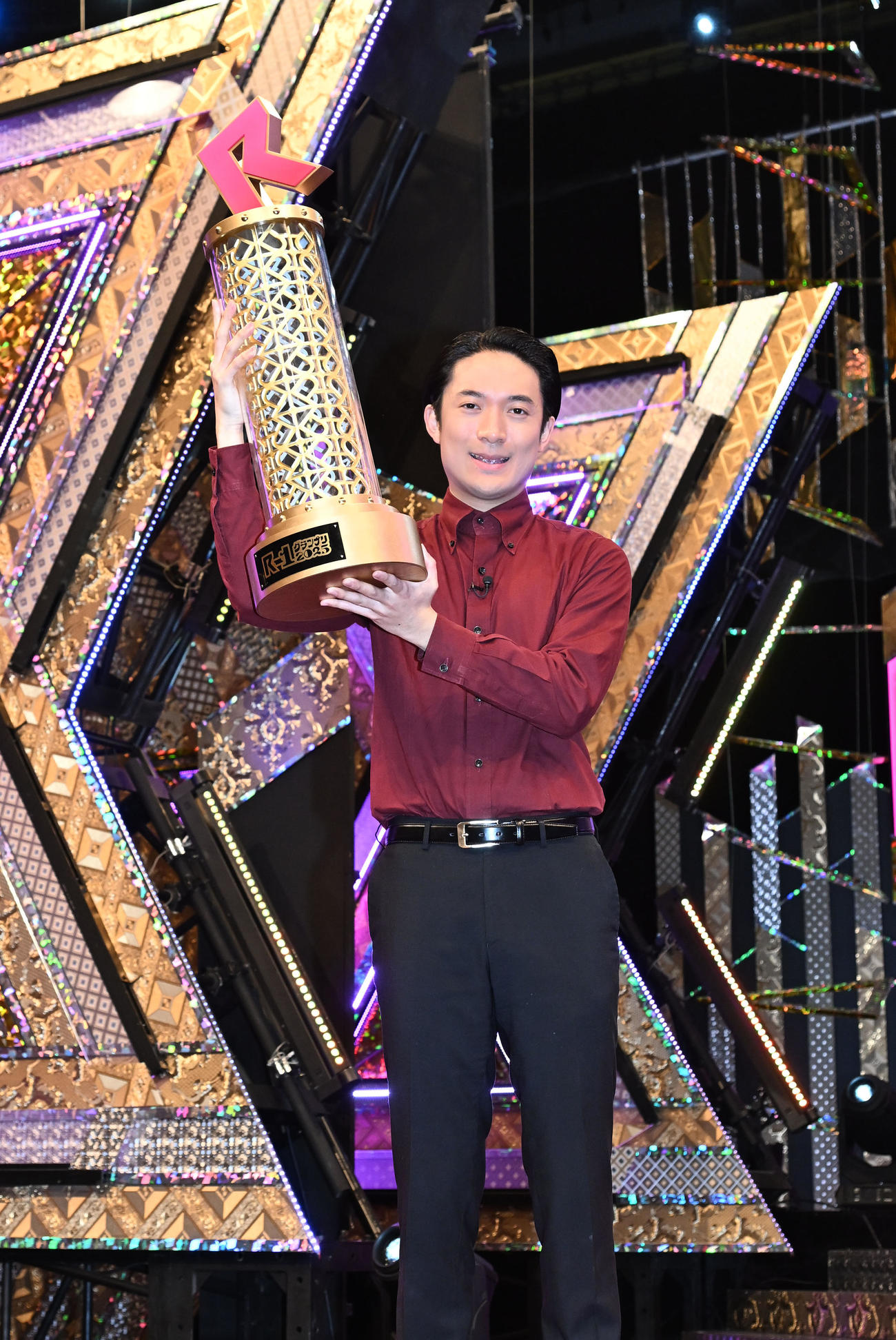 「R－1グランプリ2025」でファイナルステージを勝ち抜き優勝した友田オレ（撮影・千葉一成）