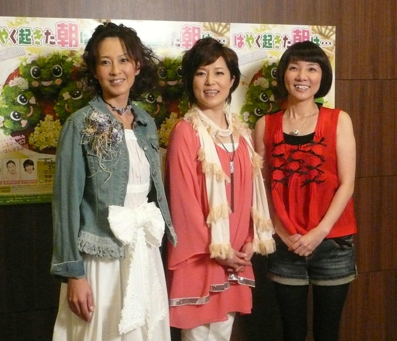 舞台「はやく起きた朝は…」初日　意気込みを語る、左から森尾由美、磯野貴理、松居直美（2010年2月撮影）