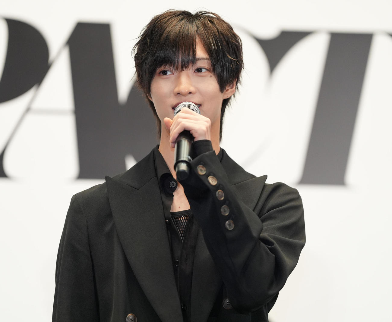 舞台「IMPACT」製作発表記者会見であいさつするIMP．佐藤新（撮影・鈴木みどり）
