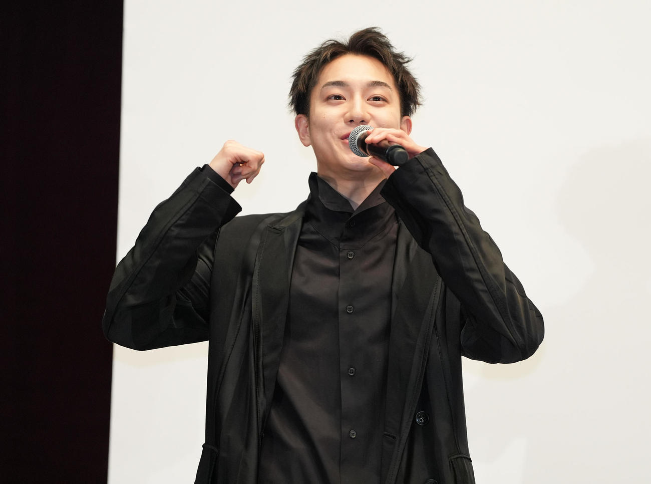 舞台「IMPACT」製作発表記者会見で元気良くあいさつするIMP．椿泰我（撮影・鈴木みどり）