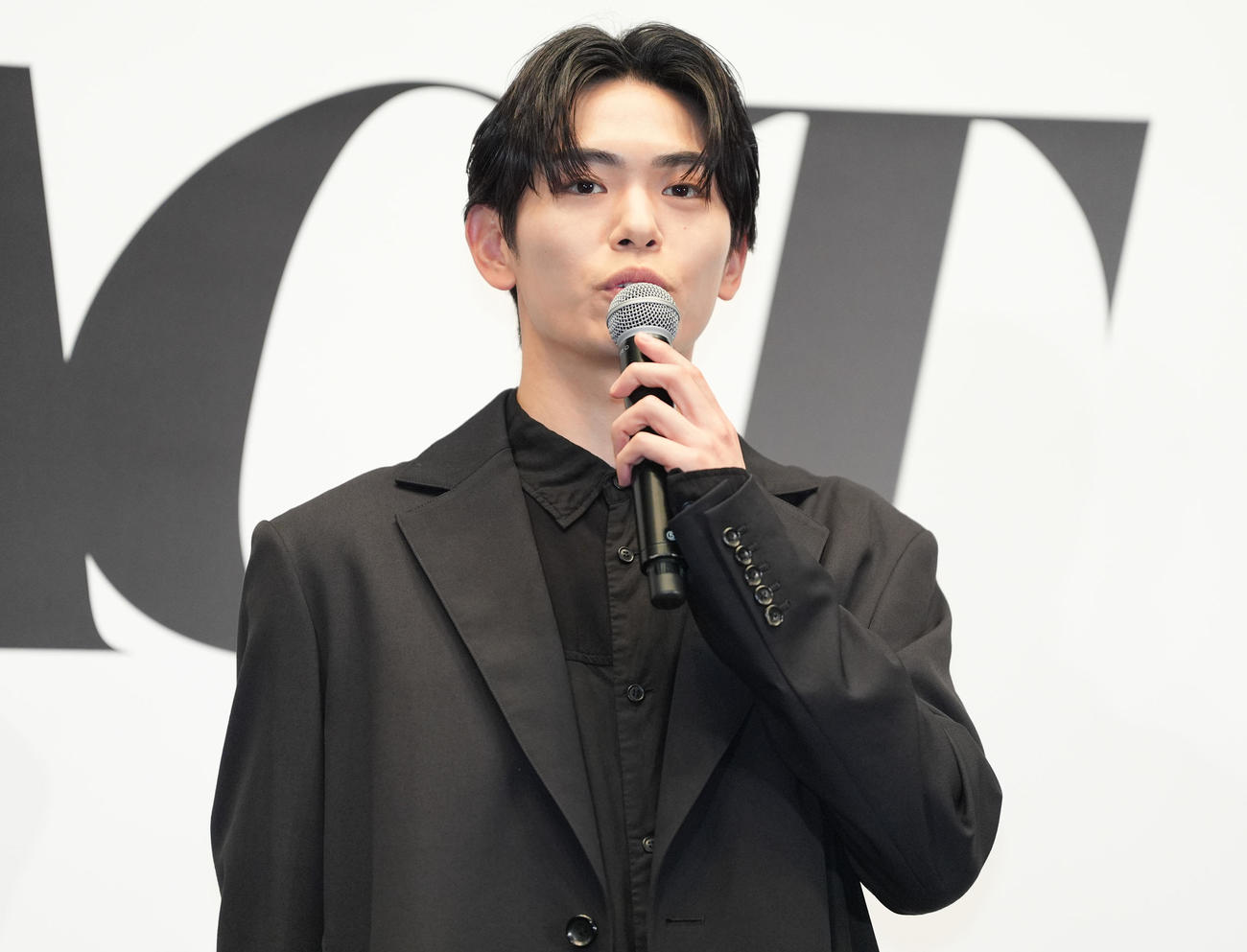 舞台「IMPACT」製作発表記者会見であいさつするIMP．影山拓也（撮影・鈴木みどり）
