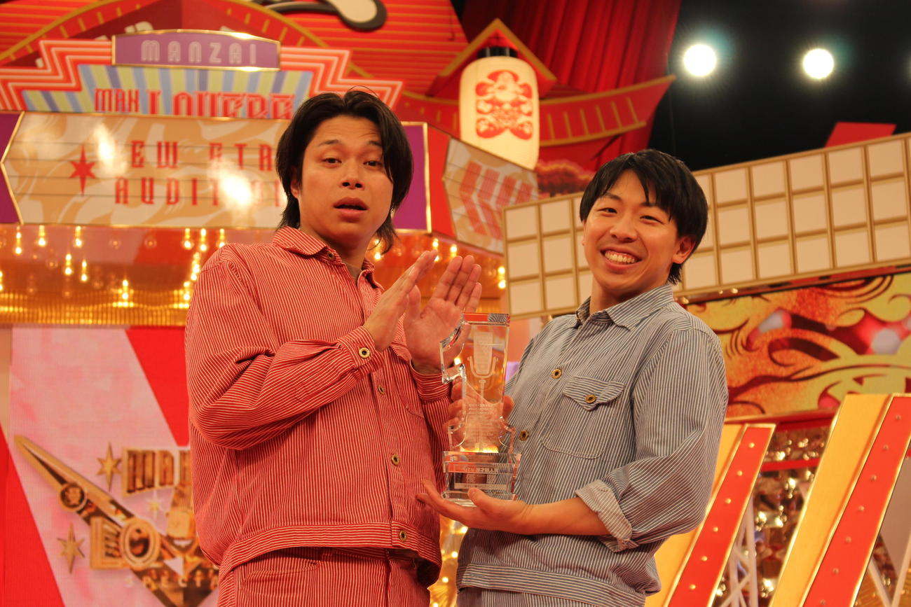 ytv漫才新人賞決定戦で優勝したフースーヤ。田中ショータイム（左）と谷口理