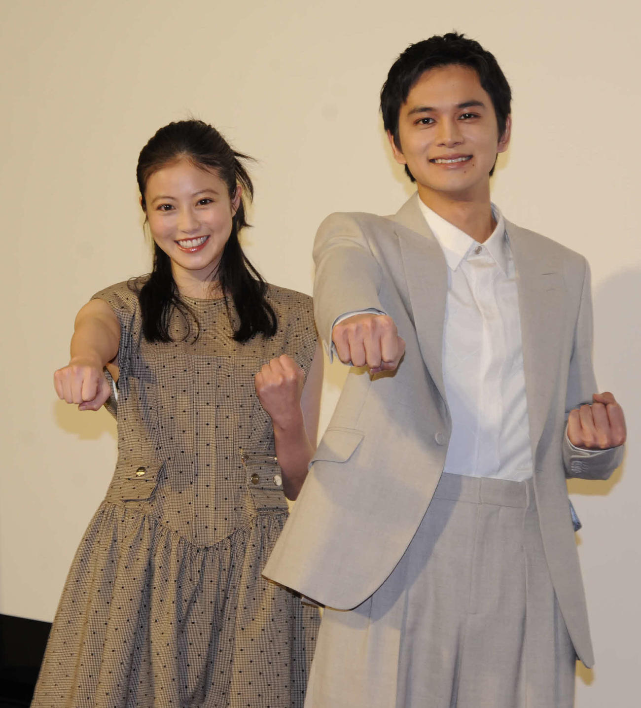 NHK連続テレビ小説「あんぱん」完成試写会見に出席した今田美桜（左）と北村匠海（撮影・松尾幸之介）
